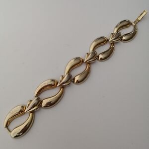 TREND 2026 Vintage Standout Wide & Chunky Goldtone Bracelet